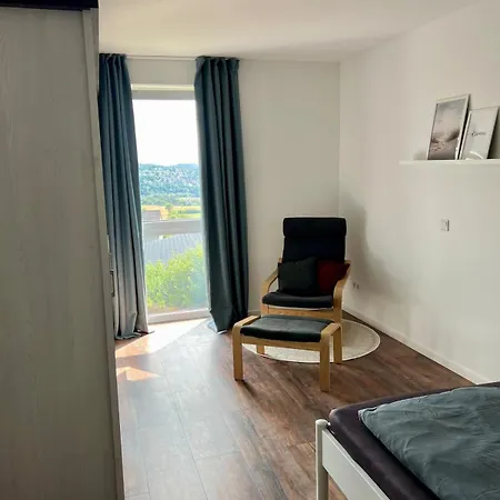 Modern Semi-detached House With Fantastic Views Apartamento Vlotho