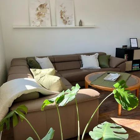 Modern Semi-detached House With Fantastic Views Apartamento Vlotho